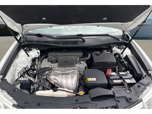 Used 2013 Toyota Camry XLE w/ Leather Pkg image 29