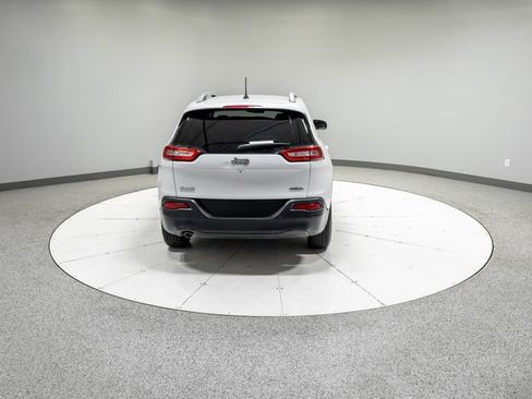 Used 2018 Jeep Cherokee Latitude w/ Safety Group AWD/4WD image 28