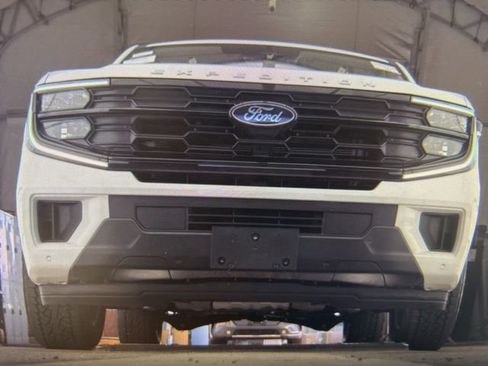 Used 2025 Ford Expedition Active image 10