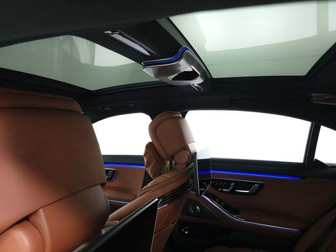 Used 2023 Mercedes-Benz S 580 4MATIC Sedan w/ 3D Technology Package image 27