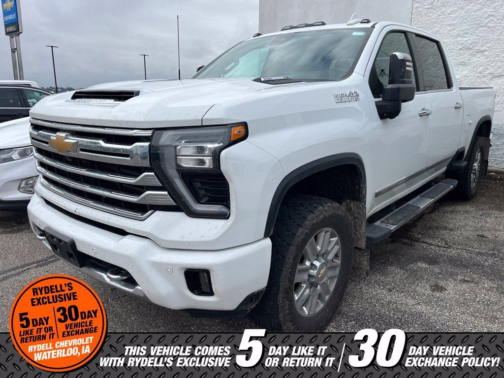 Used 2024 Chevrolet Silverado 2500 High Country w/ High Country Premium Package AWD/4WD image 2