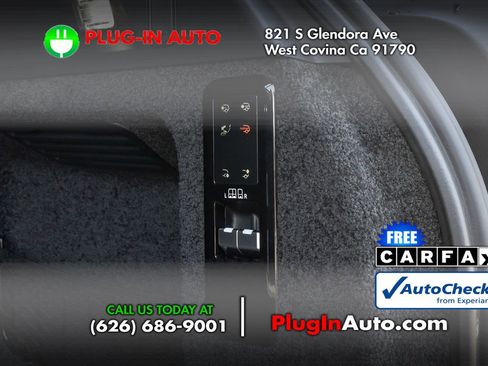 Used 2025 Land Rover Range Rover SV image 18