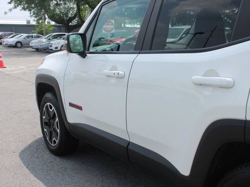 Used 2017 Jeep Renegade Trailhawk w/ Premium Trailhawk Package AWD/4WD image 44