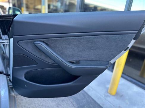 Used 2018 Tesla Model 3 Long Range image 21