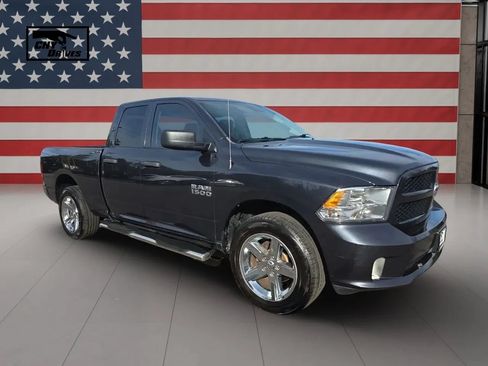 Used 2017 RAM 1500 Express w/ Express Value Package AWD/4WD image 3