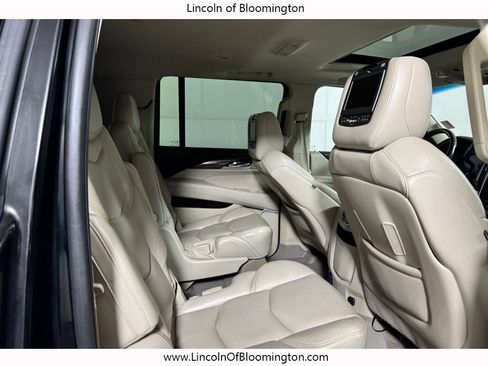 Used 2018 Cadillac Escalade ESV Luxury image 23