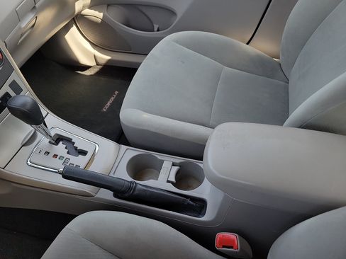 Used 2013 Toyota Corolla LE FWD image 20