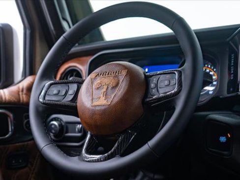 Used 2025 Jeep Gladiator Sport image 39