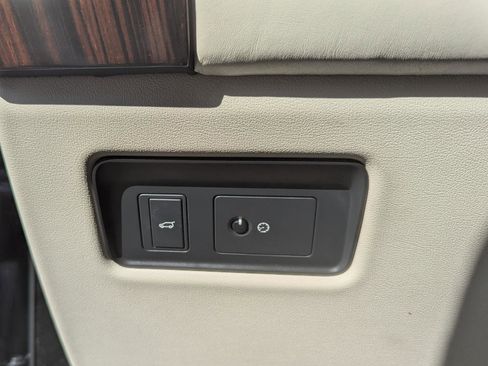 Used 2016 Land Rover Range Rover Supercharged image 17