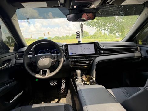 Used 2025 Toyota Camry XSE AWD/4WD image 7