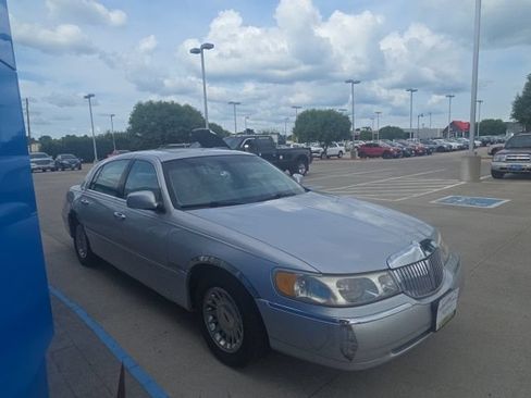 Used 1999 Lincoln Town Car Cartier RWD image 3