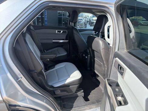 Used 2021 Ford Explorer XLT w/ Equipment Group 202A image 26