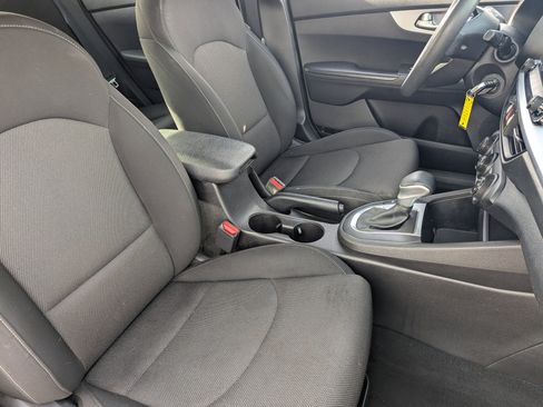 Certified 2022 Kia Forte Sedan image 8