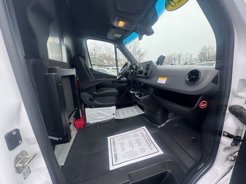 Used 2020 Mercedes-Benz Sprinter 2500 image 22