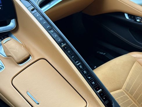 Used 2022 Chevrolet Corvette Stingray Premium Cpe w/ Z51 Performance Package image 17