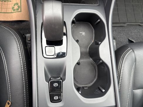 Certified 2025 Volvo XC40 B5 Core image 24