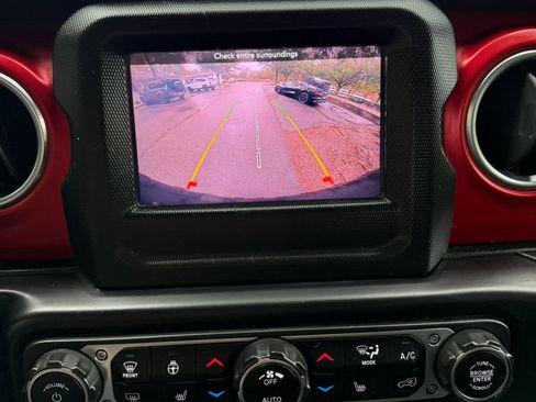 Used 2021 Jeep Wrangler Unlimited Rubicon w/ Xtreme Recon 35" Tire Package image 25