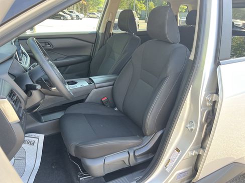 Used 2024 Nissan Rogue S image 15