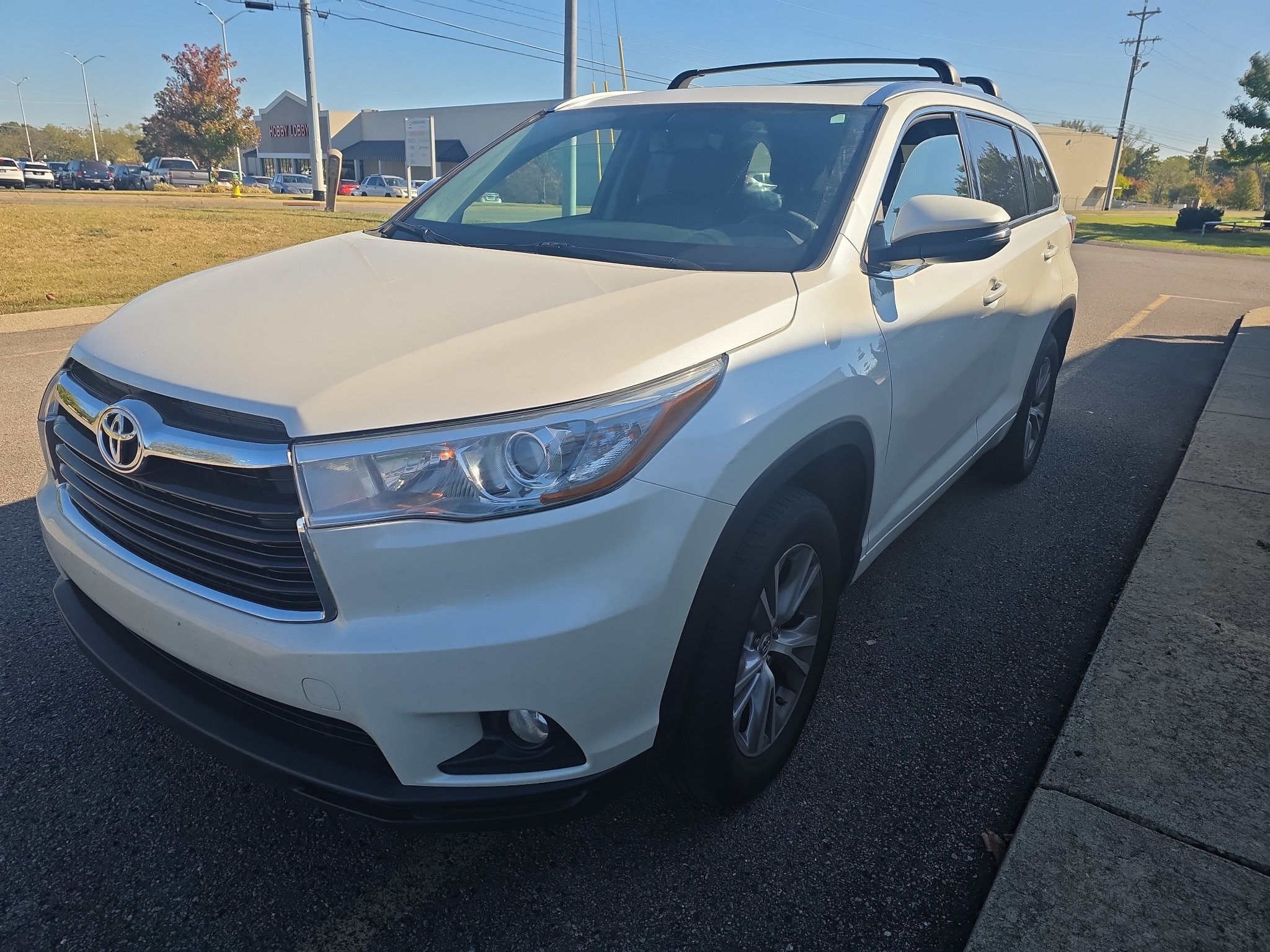 Used 2015 Toyota Highlander XLE FWD image 7