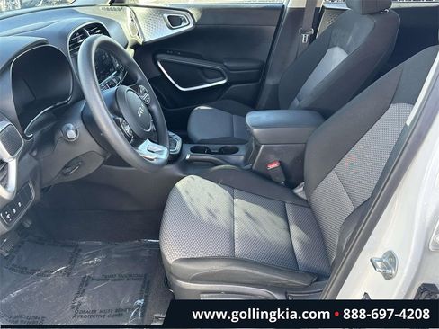 Used 2023 Kia Soul LX w/ LX Technology Package image 14