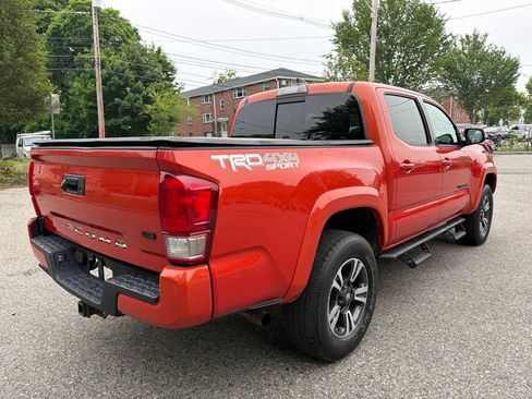 Used 2017 Toyota Tacoma TRD Sport w/ Tow Package (A/T) AWD/4WD image 5
