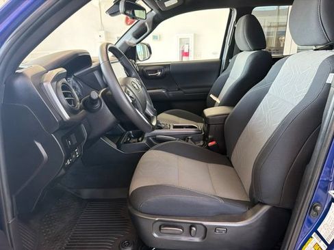 Used 2022 Toyota Tacoma TRD Sport AWD/4WD image 15