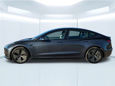 Used 2021 Tesla Model 3 Standard Range Plus image 2