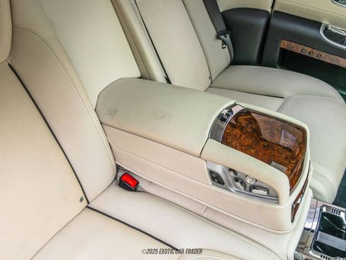 Used 2015 Rolls-Royce Ghost image 96