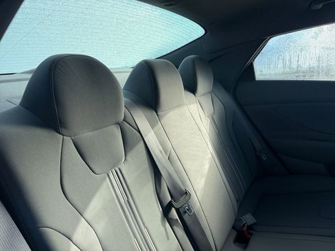 Used 2021 Hyundai Elantra SEL image 18