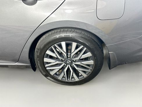 Used 2024 Nissan Altima 2.5 SV FWD image 11