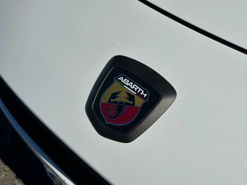 Used 2020 FIAT 124 Spider Abarth w/ Convenience Group image 11