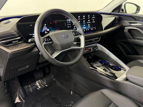 Used 2025 Audi Q5 Premium w/ Convenience Package AWD/4WD image 4