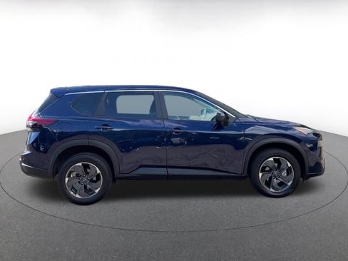 Used 2025 Nissan Rogue SV FWD image 16