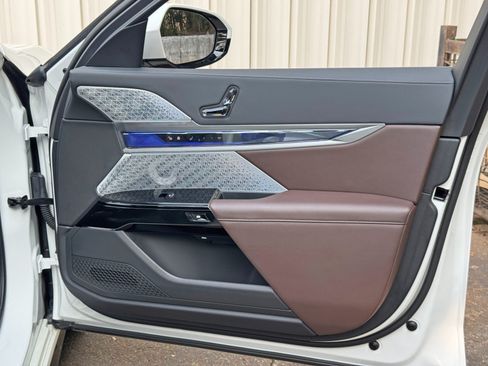 Used 2023 BMW i7 xDrive60 w/ Executive Package 2 AWD/4WD image 59