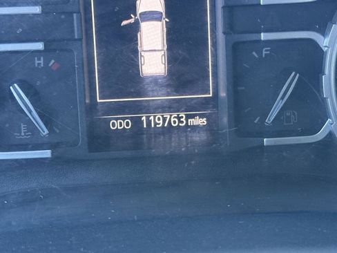 Used 2019 Toyota Tundra SR5 w/ SR5 Upgrade Package image 14