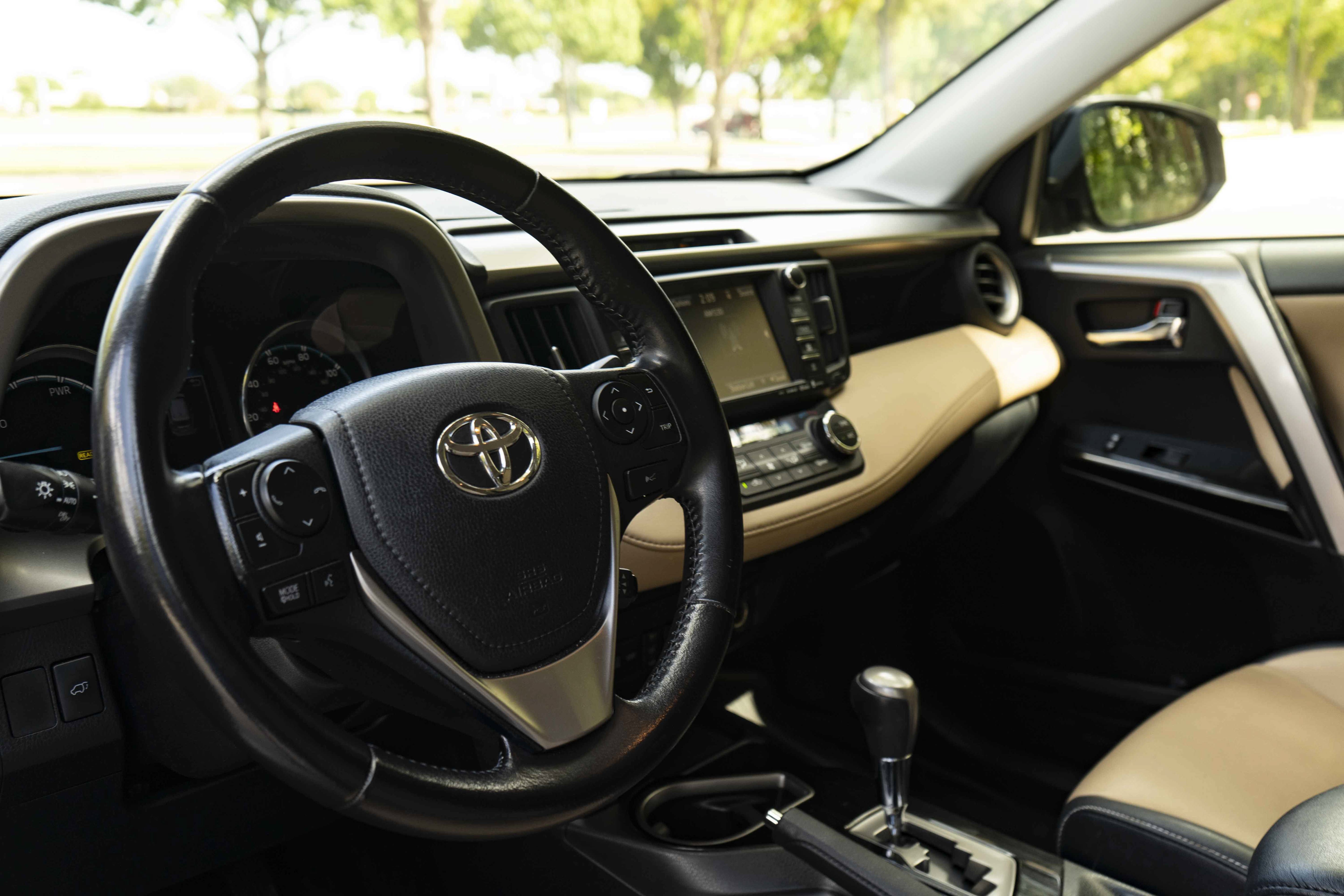 Used 2016 Toyota RAV4 Limited AWD/4WD image 16
