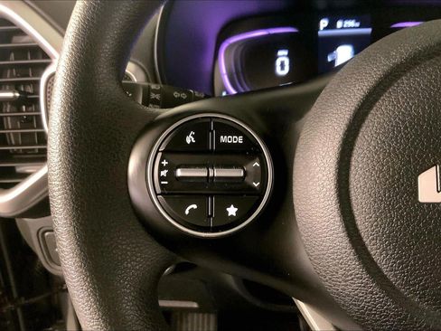 Used 2025 Kia Soul LX w/ LX Technology Package FWD image 18