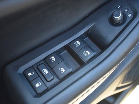 Used 2024 Jeep Grand Cherokee Altitude image 23