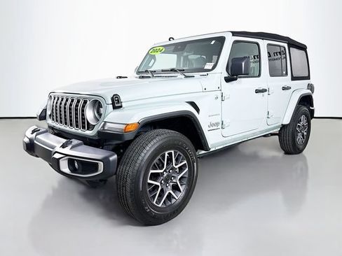 Used 2024 Jeep Wrangler Unlimited Sahara AWD/4WD image 3