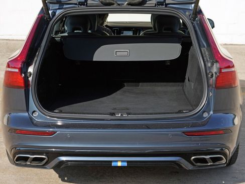 Used 2020 Volvo V60 T6 R-Design FWD image 10