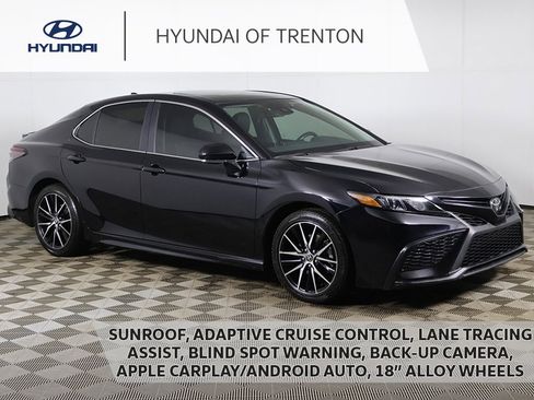 Used 2024 Toyota Camry SE image 1