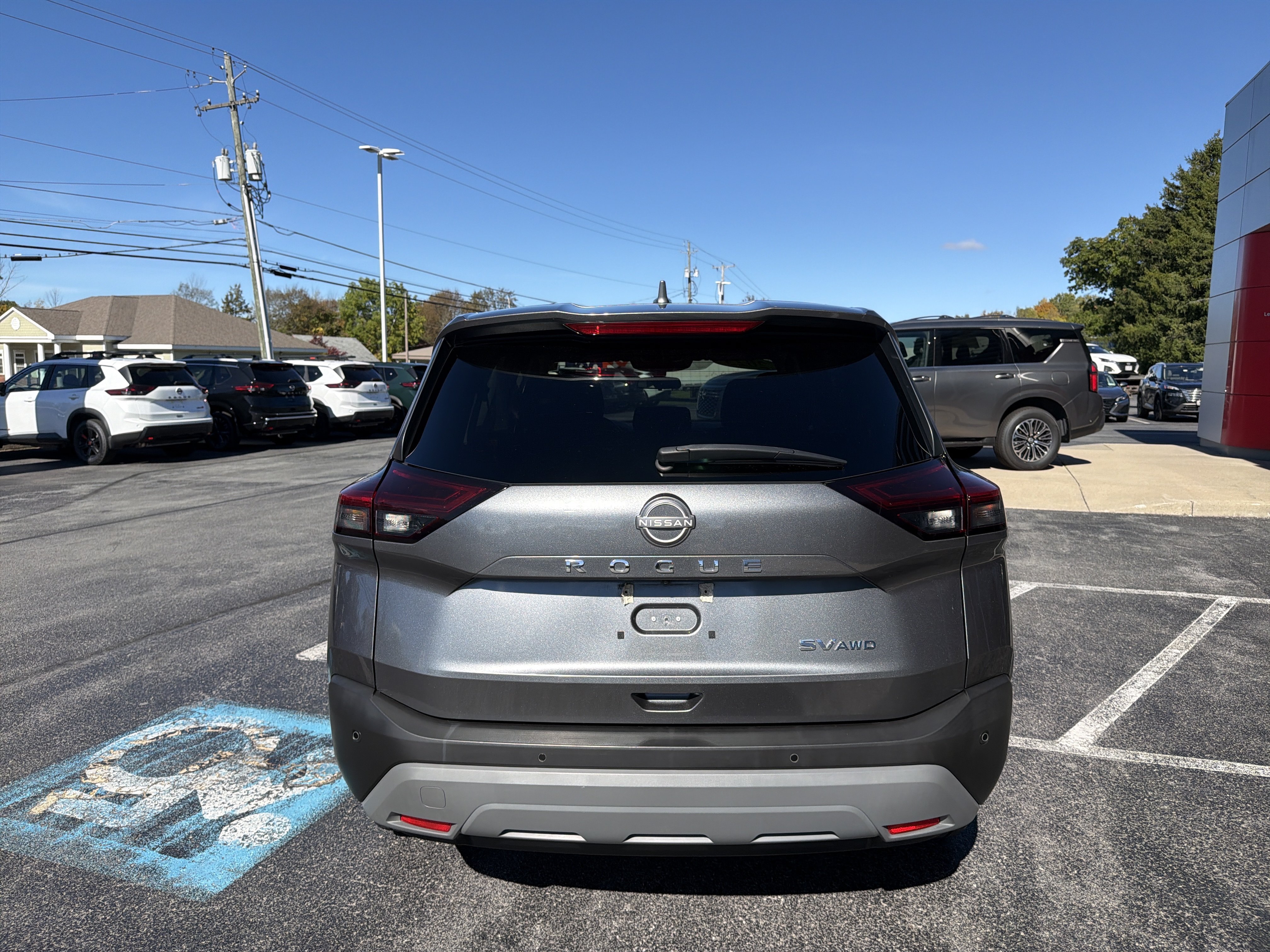 Used 2023 Nissan Rogue SV AWD/4WD image 6