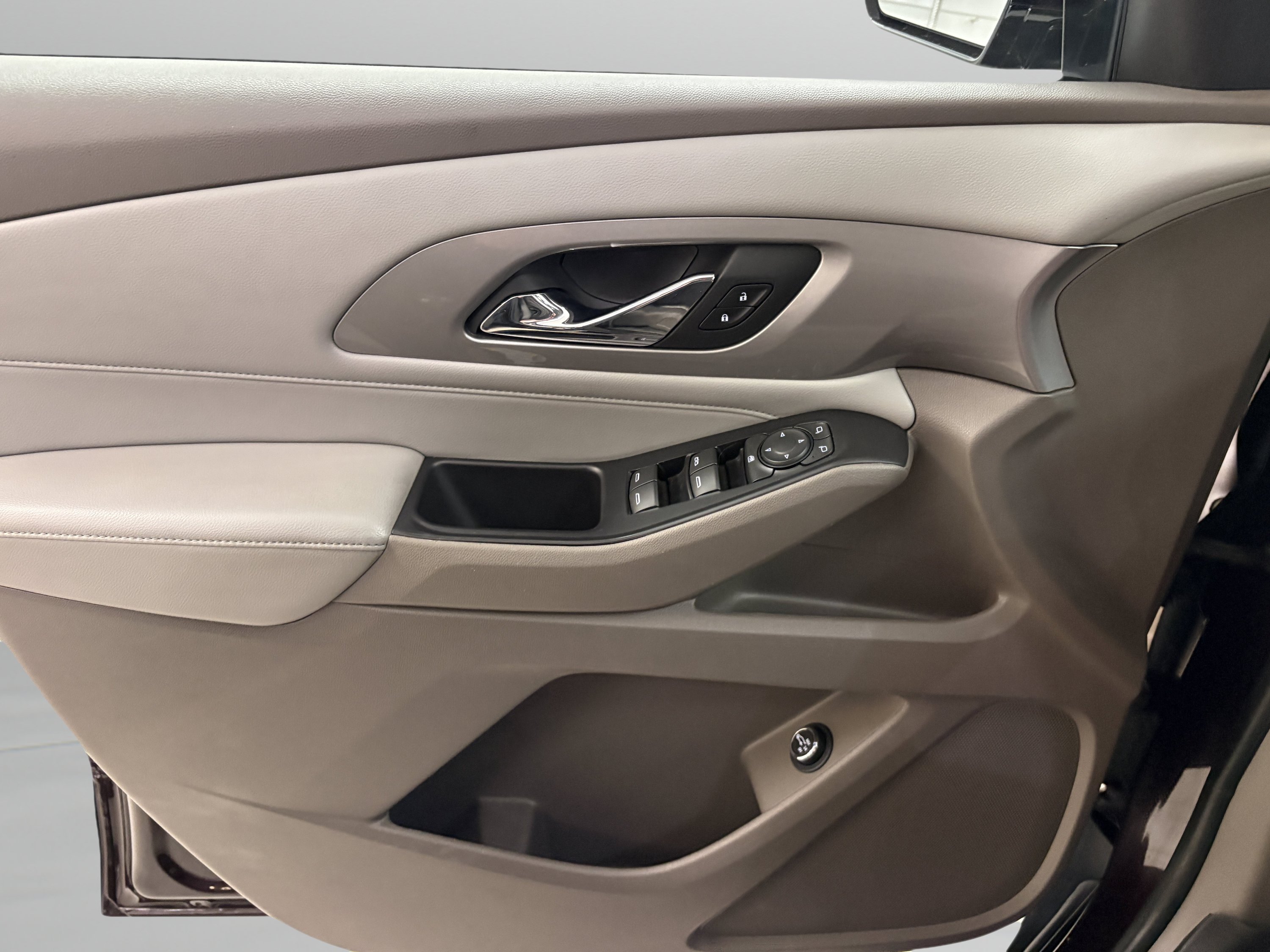 Used 2018 Chevrolet Traverse LT FWD image 26