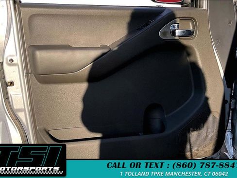 Used 2011 Nissan Frontier SV w/ SV Premium Utility Pkg image 24