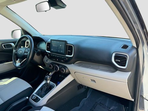 Used 2024 Hyundai Venue SEL image 13