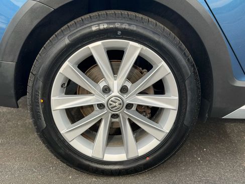 Used 2017 Volkswagen Golf Alltrack S image 36