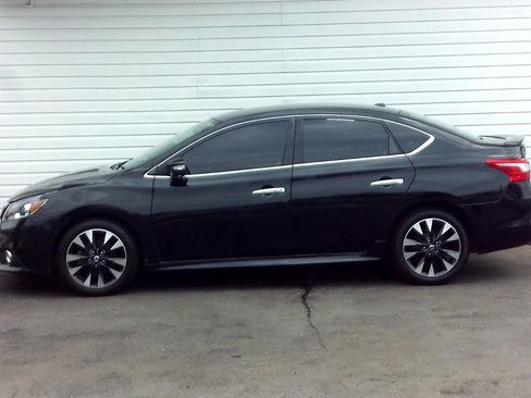 Used 2019 Nissan Sentra SR FWD image 2