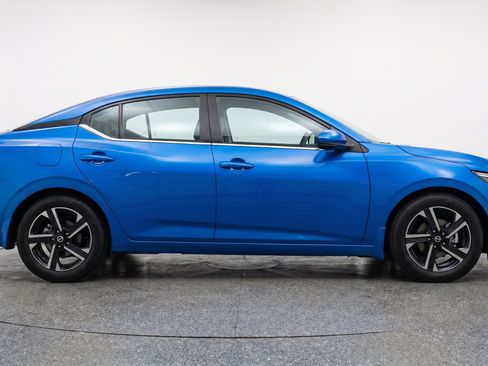 Used 2025 Nissan Sentra SV FWD image 11