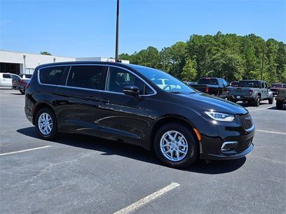 New 2026 Chrysler Pacifica Select
