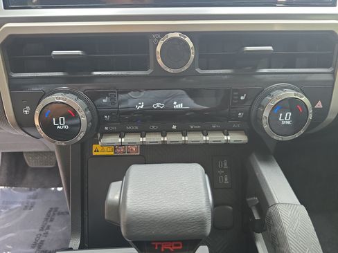 Certified 2025 Toyota Tacoma TRD Off-Road w/ TRD Off Road Premium Package AWD/4WD image 24